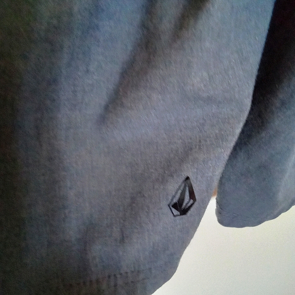 Volcom Shorts with Pockets - Picture 7 of 8